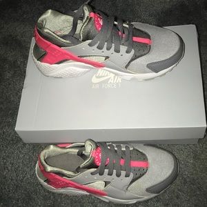 nike tennis shoe